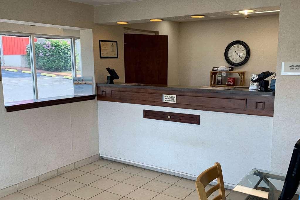 Days Inn By Wyndham Harrisonburg Interior photo