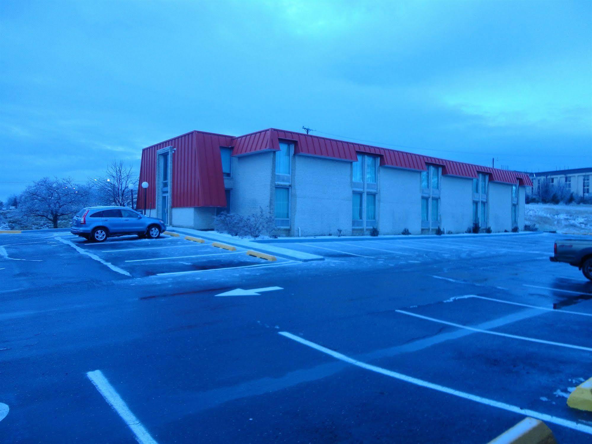 Days Inn By Wyndham Harrisonburg Exterior photo